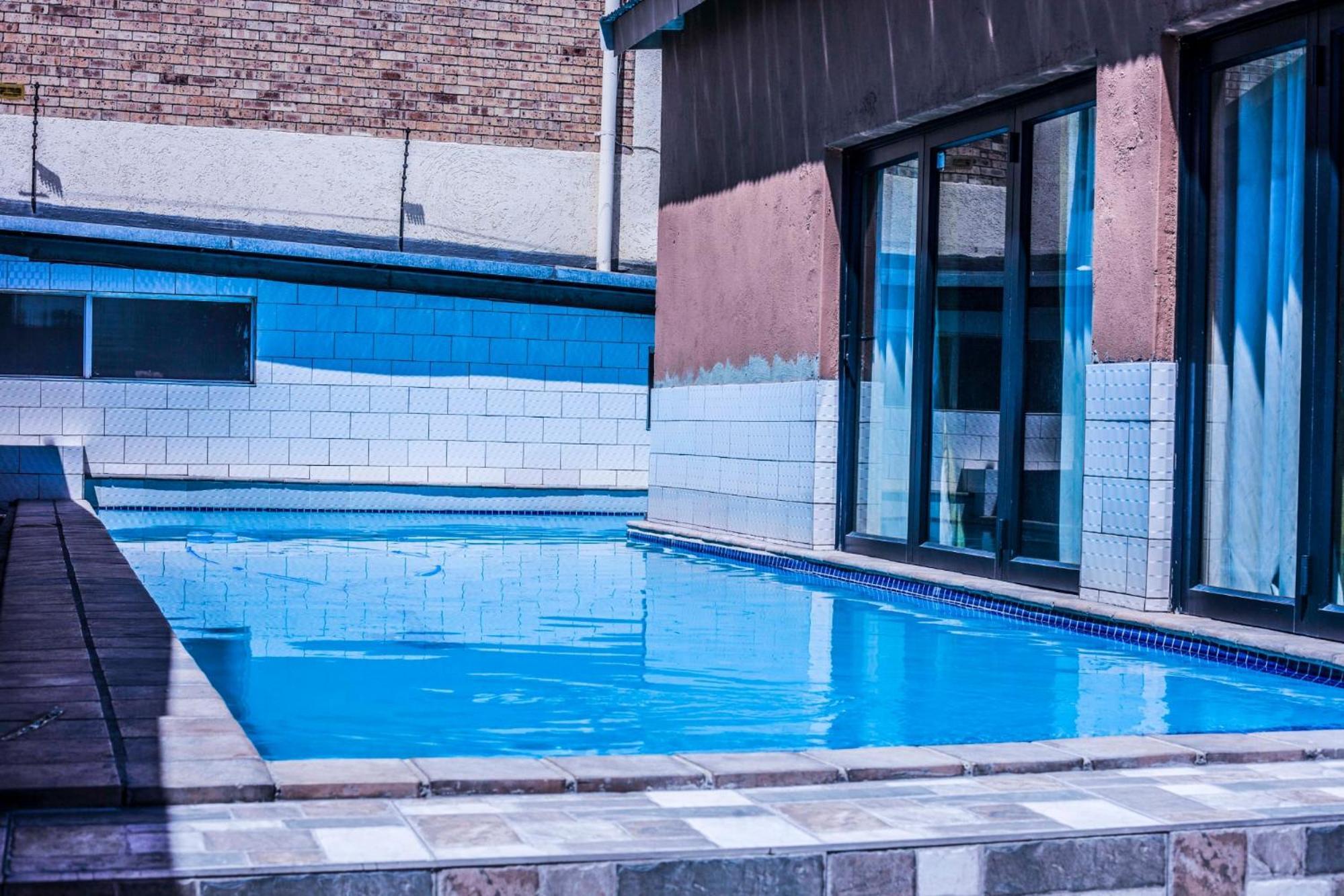 คาโยตีส์ โฮเต็ล แอนด์ คอนเฟอเรนซ์ เซ็นเตอร์ Hotel Mbombela ภายนอก รูปภาพ