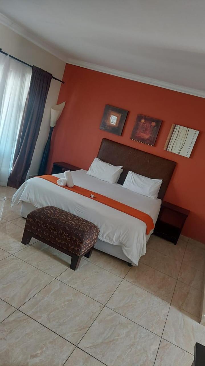 คาโยตีส์ โฮเต็ล แอนด์ คอนเฟอเรนซ์ เซ็นเตอร์ Hotel Mbombela ภายนอก รูปภาพ