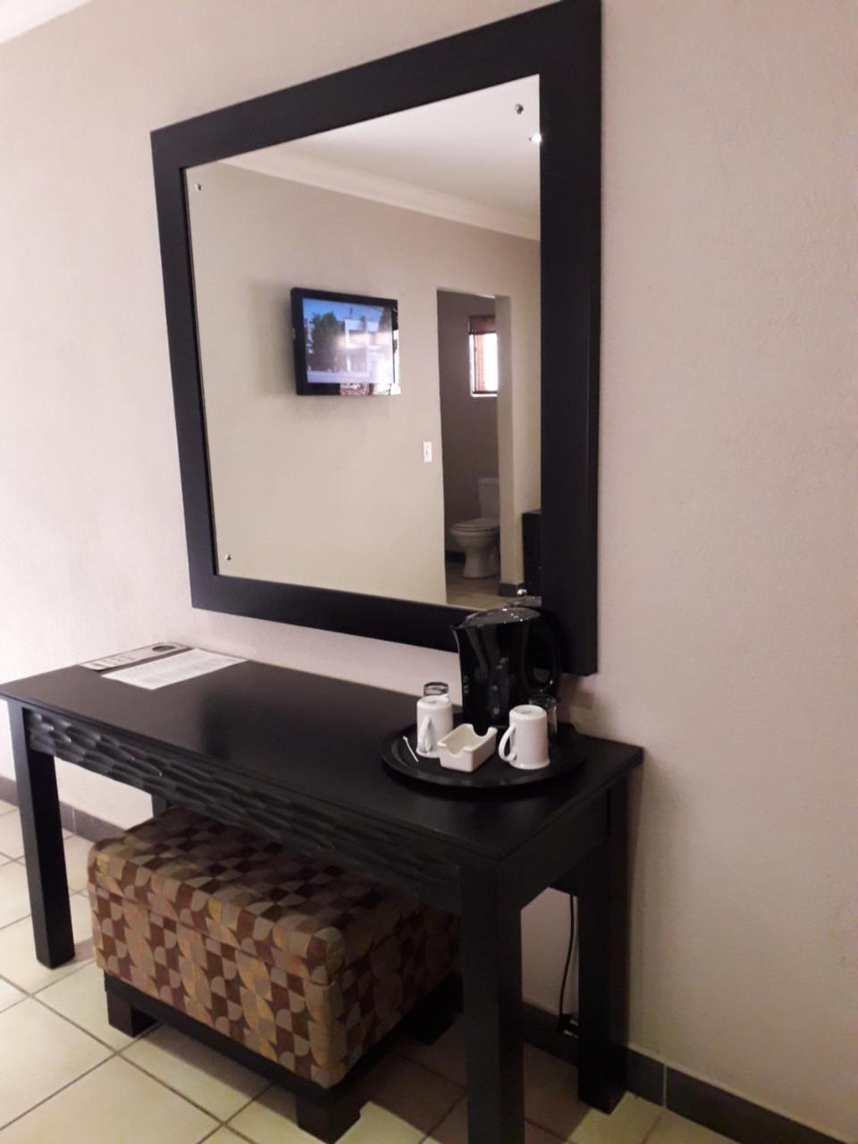 คาโยตีส์ โฮเต็ล แอนด์ คอนเฟอเรนซ์ เซ็นเตอร์ Hotel Mbombela ภายนอก รูปภาพ