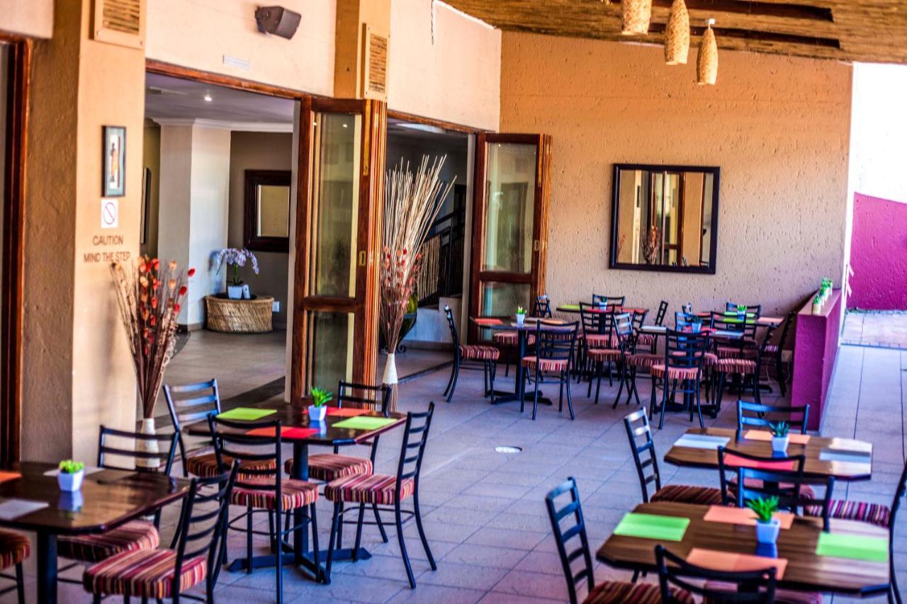 คาโยตีส์ โฮเต็ล แอนด์ คอนเฟอเรนซ์ เซ็นเตอร์ Hotel Mbombela ภายนอก รูปภาพ