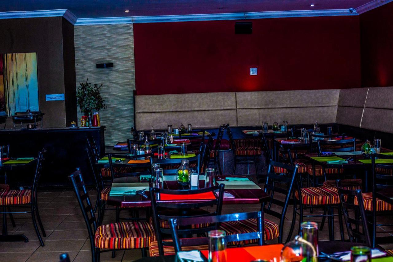 คาโยตีส์ โฮเต็ล แอนด์ คอนเฟอเรนซ์ เซ็นเตอร์ Hotel Mbombela ภายนอก รูปภาพ