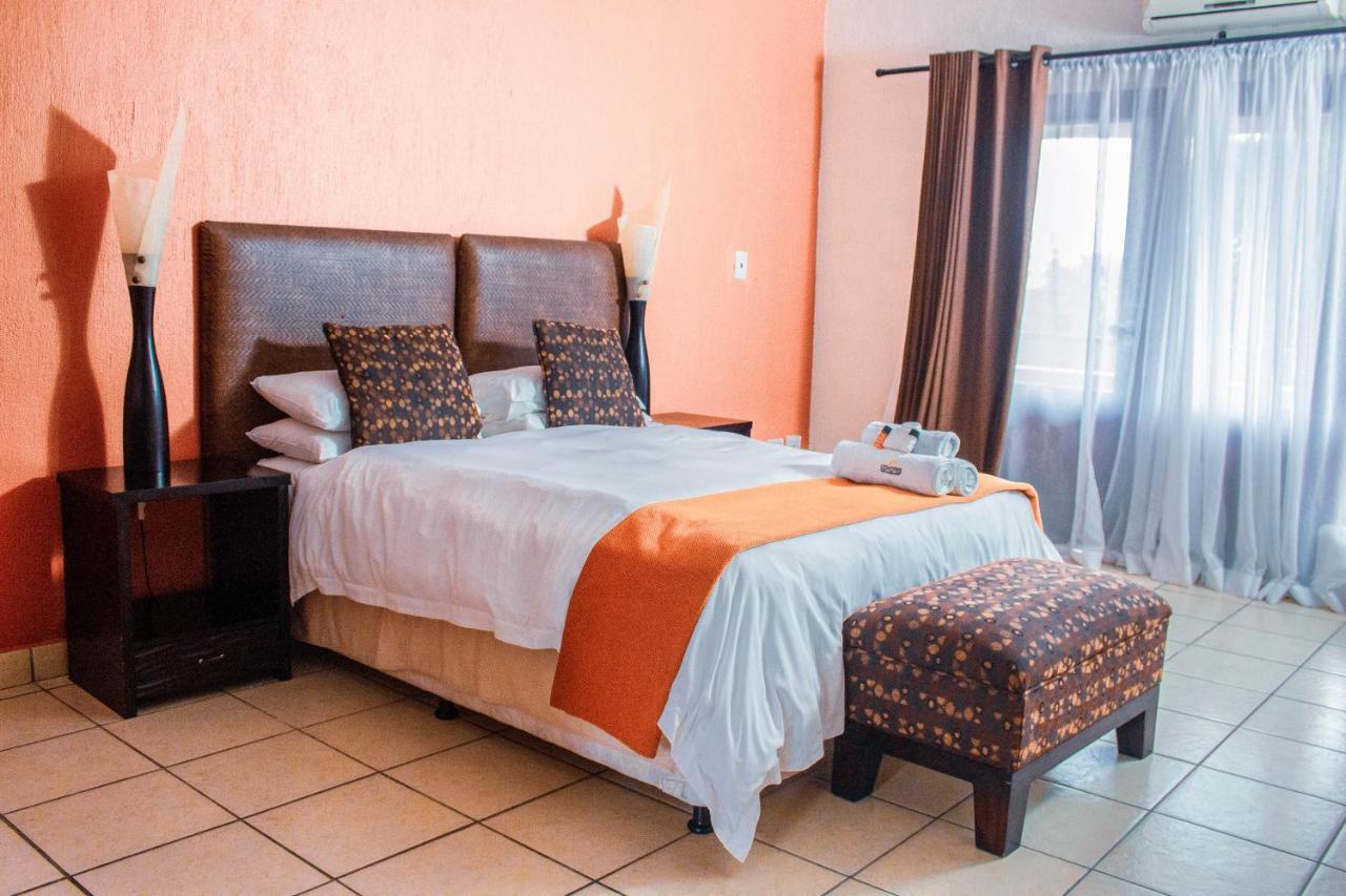 คาโยตีส์ โฮเต็ล แอนด์ คอนเฟอเรนซ์ เซ็นเตอร์ Hotel Mbombela ภายนอก รูปภาพ