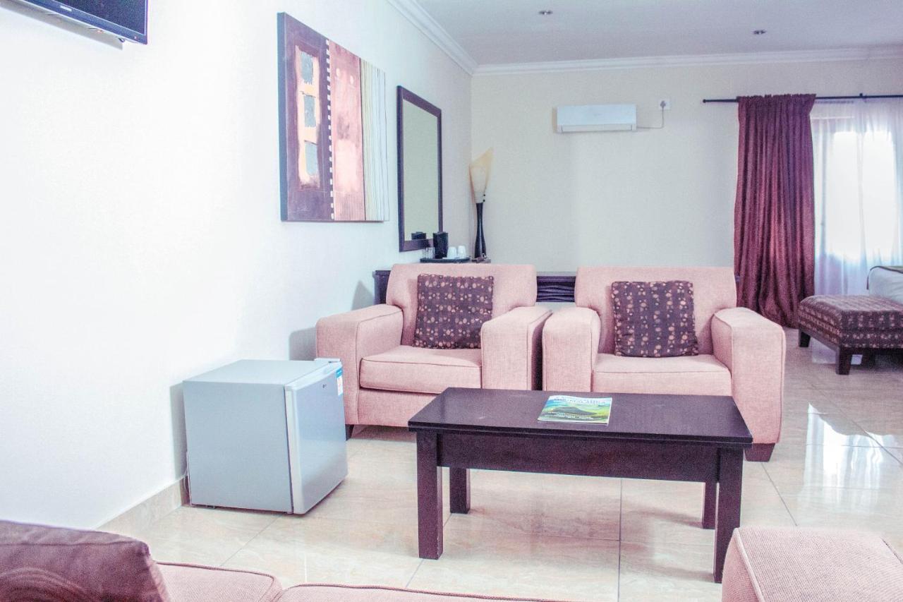 คาโยตีส์ โฮเต็ล แอนด์ คอนเฟอเรนซ์ เซ็นเตอร์ Hotel Mbombela ภายนอก รูปภาพ