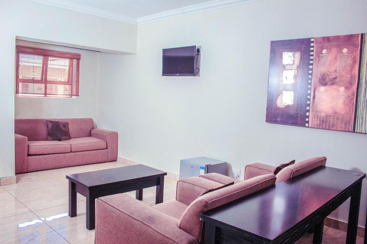 คาโยตีส์ โฮเต็ล แอนด์ คอนเฟอเรนซ์ เซ็นเตอร์ Hotel Mbombela ภายนอก รูปภาพ